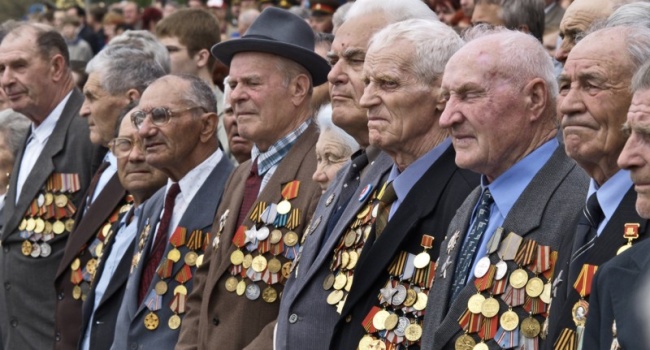 Veterans of Red Army in Kyiv. Source: uifuture.org ~
