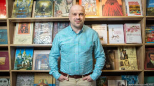 Maksym Butchenko presents a book “War Artist” in the Ukrainian Institute for the Future