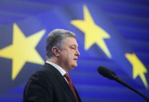 Порошенко начал предвыборную агитацию: эксперт UIF назвал 5 тем для кампании