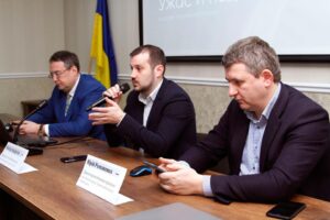 Романенко, Геращенко та Андрусів презентували прогноз UIF “Виклики та можливості” у Полтаві
