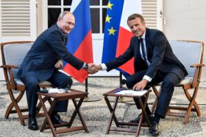 Про несподівано теплу зустріч Путіна і Макрона та рецепт для України