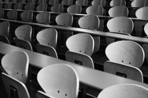 MANAGING UNIVERSITIES. EXPERTS ARE CHOOSING THE COMPETENCE. STATUS HAS THE FINAL SAY.