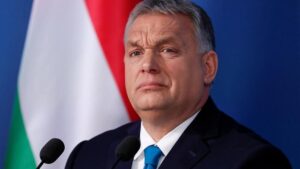 Нова проблема для Орбана: в Румунії штрафують за угорську мову сільської газети