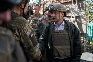 Принуждение к миру. Зеленский начал реализацию Минска-3