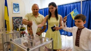 Більшість нашої старої еліти – латентні Януковичі. Трагедія вибору