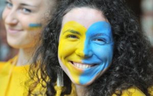 76% українців вважають себе щасливими людьми